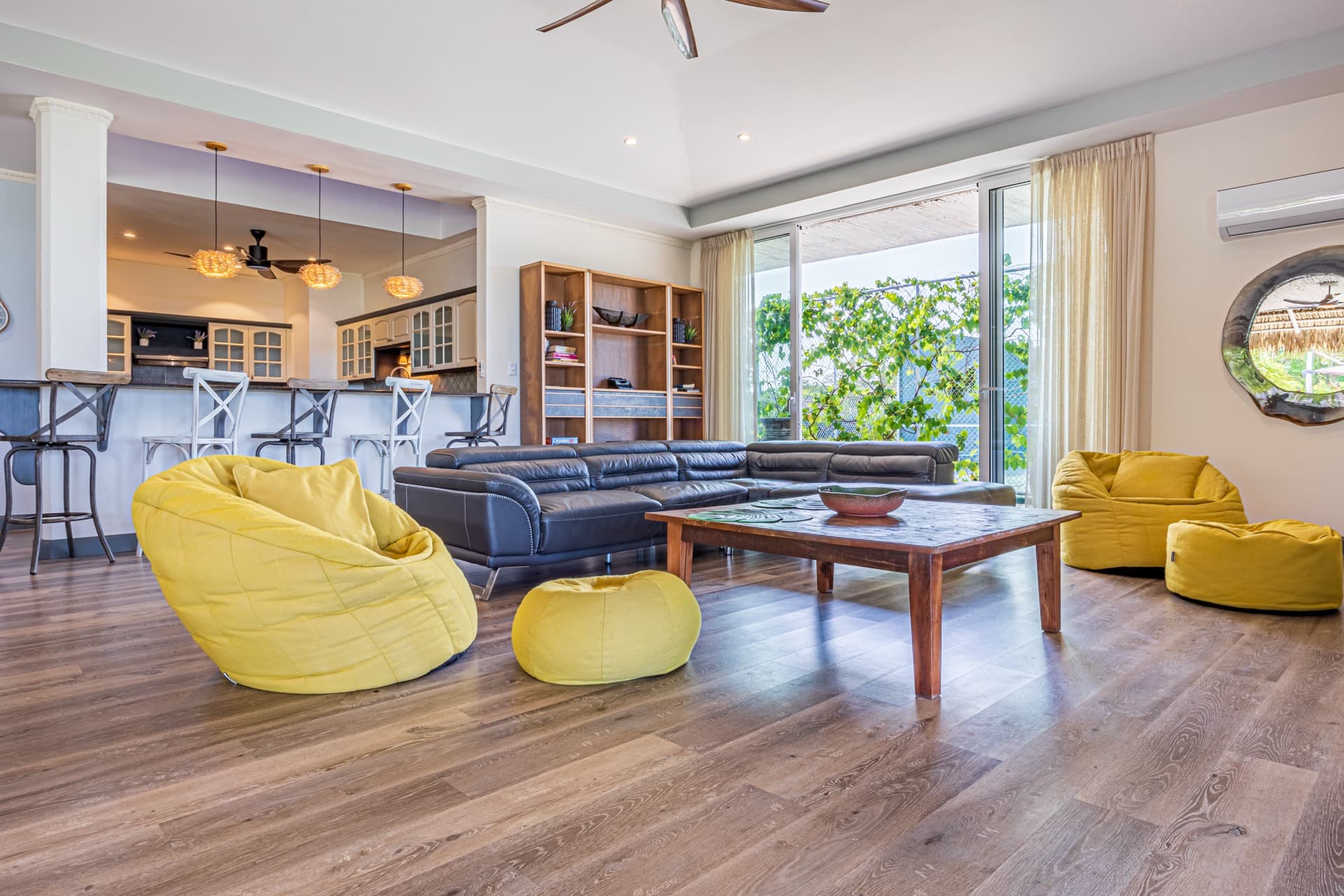 Living and kitchen area